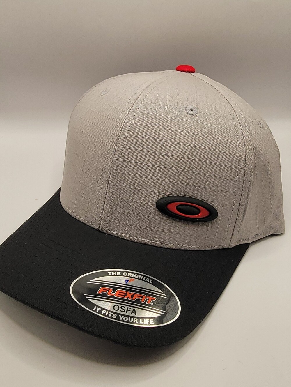 Oakley Men's Gray and Black Flexfit Hat